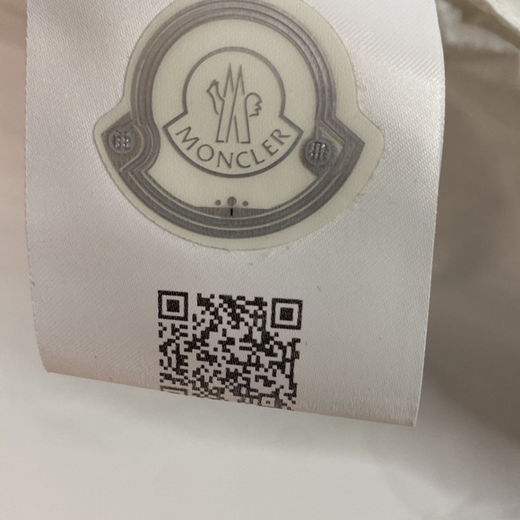 Moncler Men's White Hooded Rain Coat Jacket Size M Wind Water Proof - Picture 4 of 9